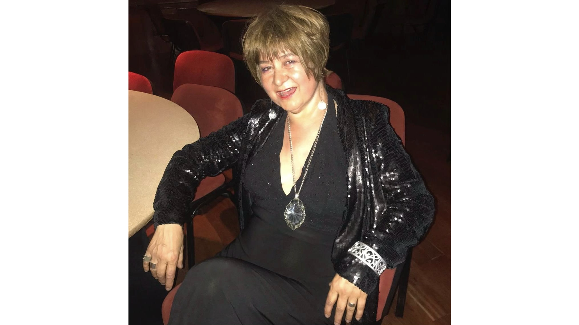 ADIOSES, RECONOCIMIENTOS, MODA, GALAS Y ARTE